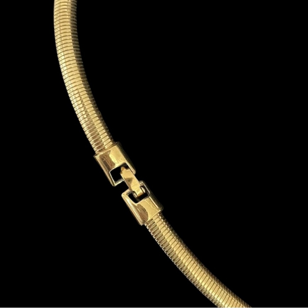 Vintage MONET Signed Gold Tone and White Enamel Choker Necklace 15” 198… - Picture 4 of 10